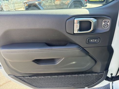 Used 2023 Jeep Wrangler Unlimited Sahara image 14