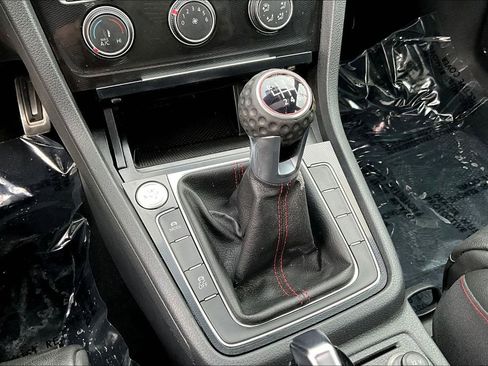 Used 2016 Volkswagen GTI SE image 13