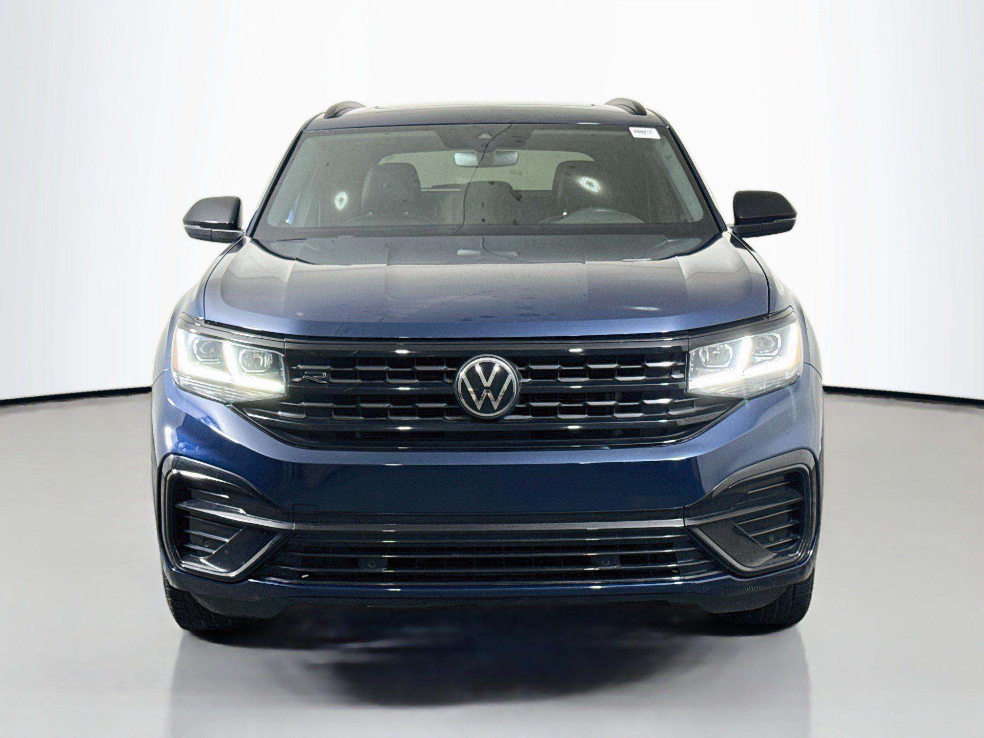 Used 2023 Volkswagen Atlas Cross Sport SEL R-Line AWD/4WD image 2
