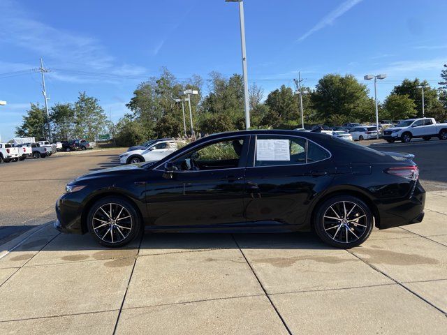 Used 2024 Toyota Camry SE FWD image 7