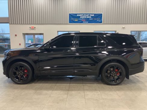 Used 2022 Ford Explorer ST w/ Equipment Group 401A image 8