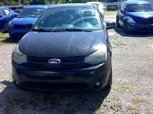 Used 2010 Ford Focus SES image 2