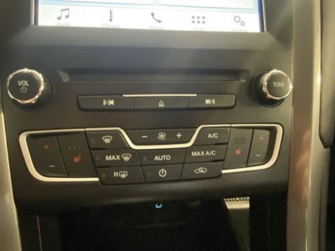 Used 2018 Ford Fusion SE w/ Fusion SE Technology Package image 31