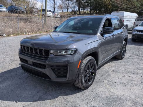 New 2026 Jeep Grand Cherokee Altitude AWD/4WD image 4