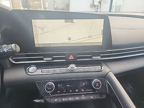 Used 2024 Hyundai Elantra Limited image 16