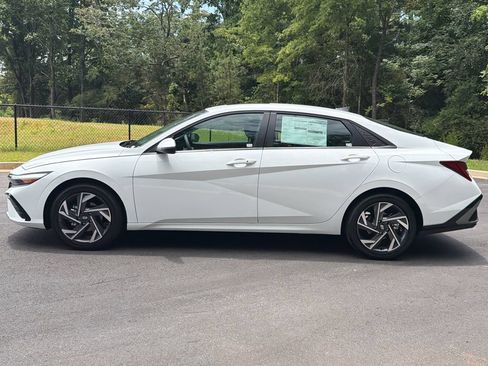 New 2026 Hyundai Elantra Limited FWD image 2