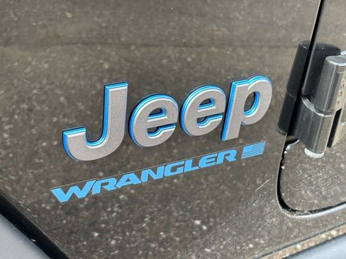 Used 2024 Jeep Wrangler Unlimited Rubicon 4xe image 28