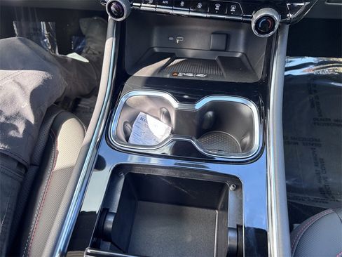 Used 2025 Chevrolet Traverse High Country image 20