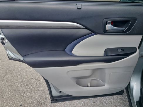 Used 2018 Toyota Highlander Limited image 18