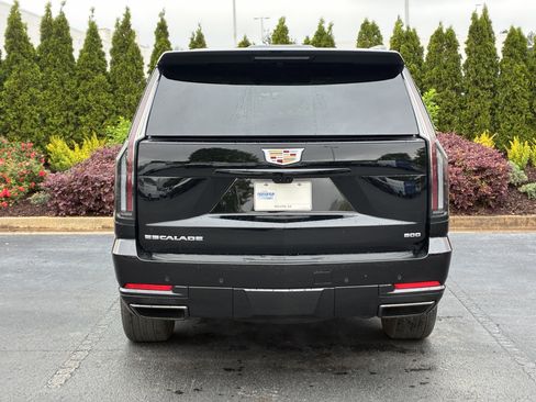 Used 2026 Cadillac Escalade Platinum Sport w/ LPO, Floor Liner Package AWD/4WD image 7