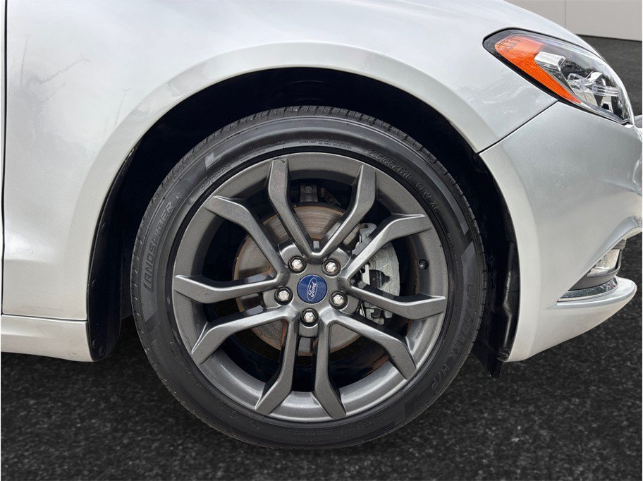 Used 2018 Ford Fusion SE w/ Equipment Group 201A FWD image 12