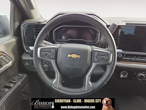 Used 2023 Chevrolet Silverado 1500 LT AWD/4WD image 19
