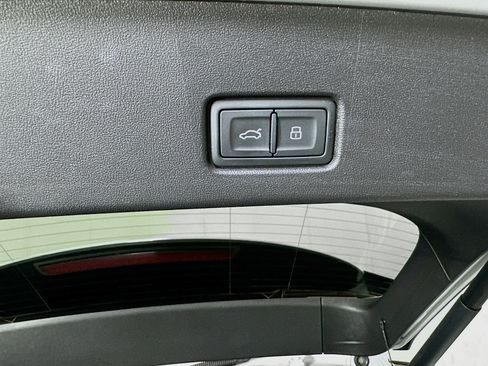 Used 2023 Audi Q4 e-tron Premium Plus w/ Premium Plus image 29