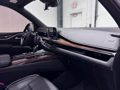Used 2023 Cadillac Escalade Premium Luxury image 38