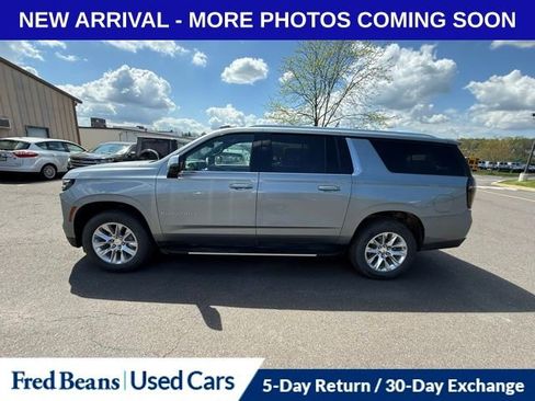 Used 2025 Chevrolet Suburban Premier w/ Sun And Tow Package image 4