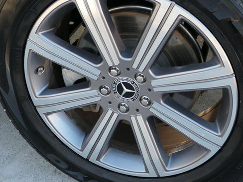 Used 2023 Mercedes-Benz GLS 450 4MATIC image 11