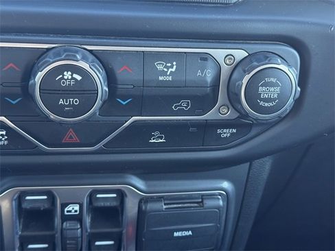 Certified 2023 Jeep Gladiator Overland image 36