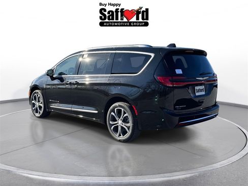 New 2026 Chrysler Pacifica Pinnacle image 6