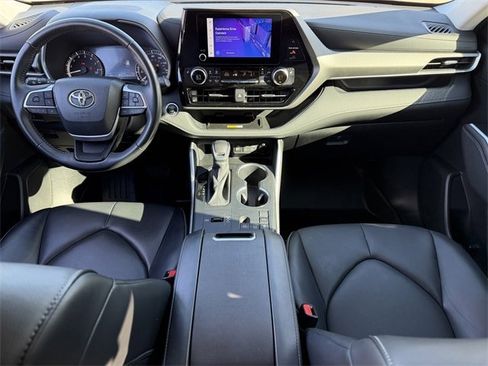 Certified 2024 Toyota Highlander XLE image 12