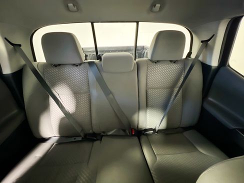 Used 2022 Toyota Tacoma SR5 w/ Technology Package image 32