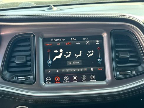 Used 2022 Dodge Challenger SXT w/ Plus Package image 10