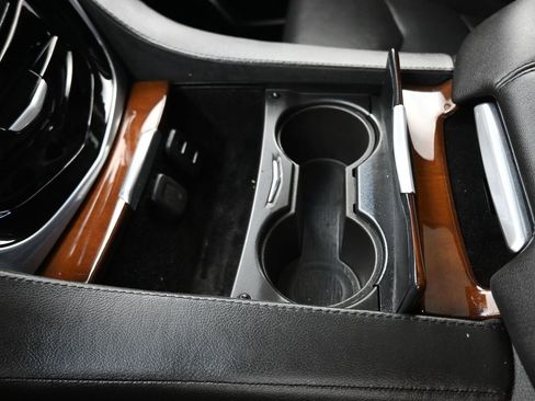 Used 2019 Cadillac Escalade Luxury image 24