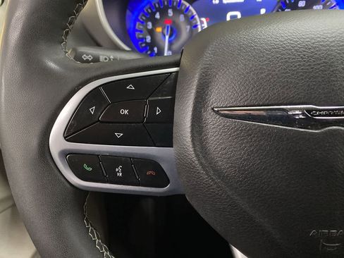 Used 2023 Chrysler Pacifica Touring-L image 20