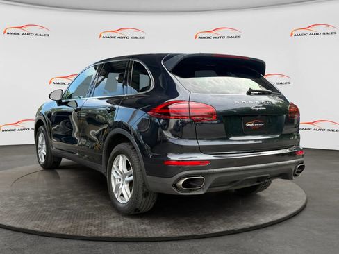 Used 2017 Porsche Cayenne w/ Premium Package AWD/4WD image 8