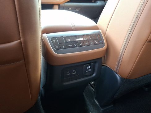 Certified 2023 Nissan Pathfinder Platinum w/ Cargo Package AWD/4WD image 13