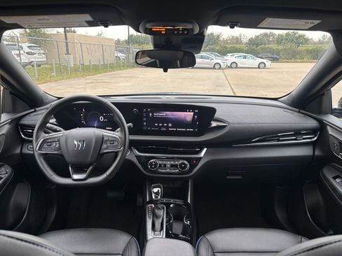 Used 2025 Buick Envista Sport Touring image 31