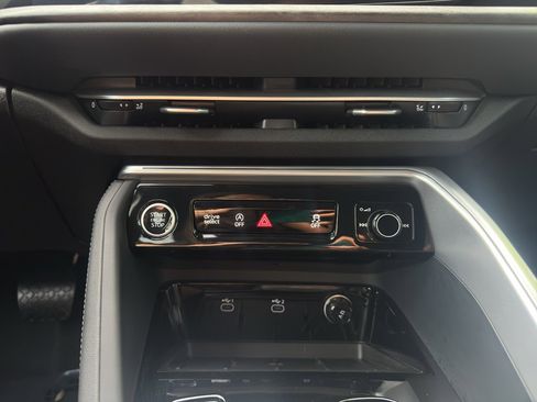 Used 2025 Audi Q5 Premium w/ Convenience Package image 25