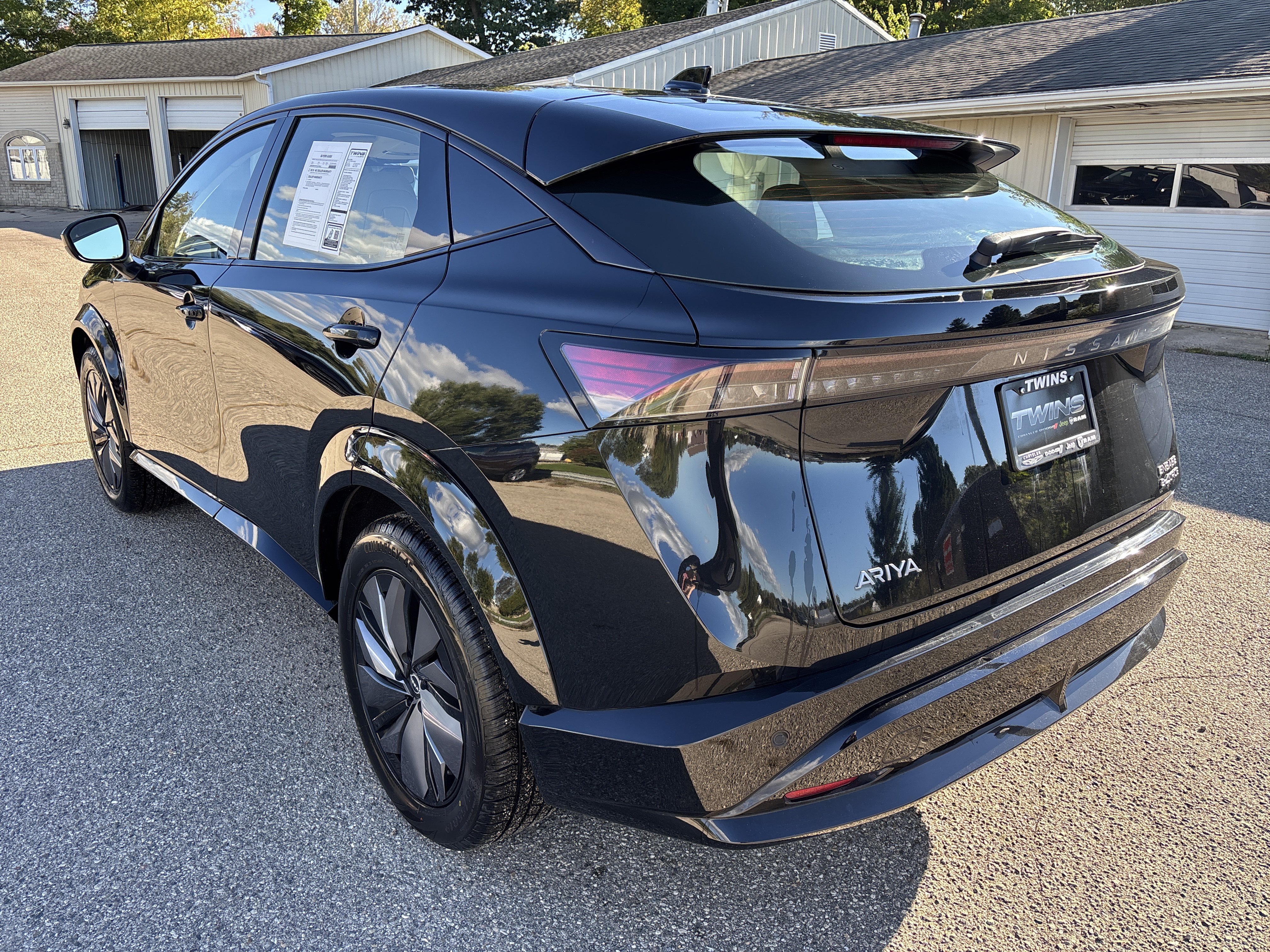 Used 2023 Nissan Ariya AWD image 8
