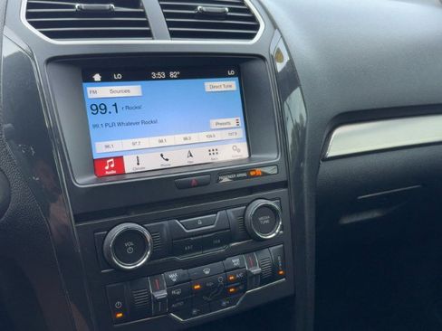 Used 2018 Ford Explorer XLT w/ Equipment Group 201A AWD/4WD image 18
