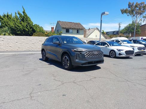 Certified 2025 Audi Q5 Premium w/ Convenience Package AWD/4WD image 2