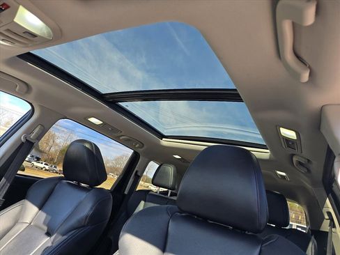 Used 2022 Subaru Ascent Limited w/ Technology Package image 8