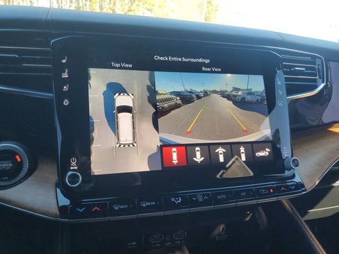 Used 2024 Jeep Grand Wagoneer Series III w/ HD Trailer Tow Package image 23