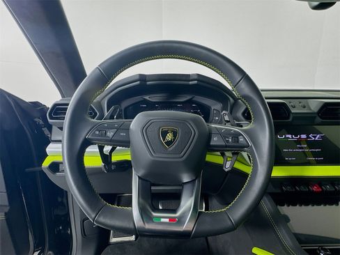 Used 2025 Lamborghini Urus SE image 11