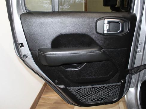 Used 2019 Jeep Wrangler Unlimited Sahara AWD/4WD image 31