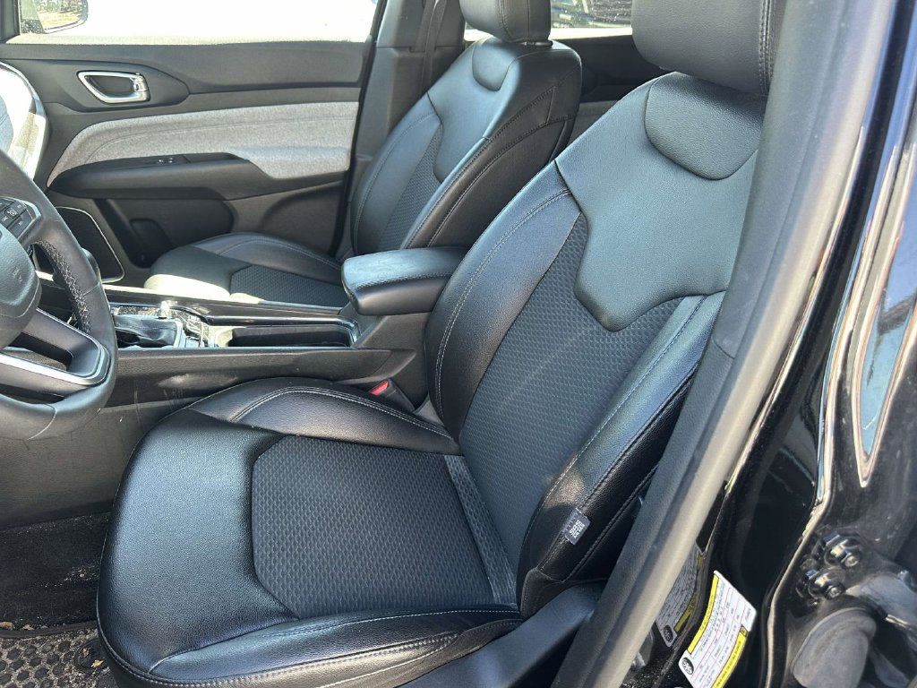 Used 2023 Jeep Compass Latitude w/ Convenience Group AWD/4WD image 18