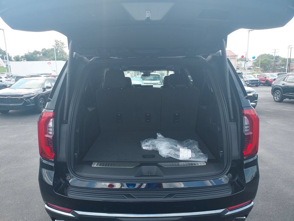 New 2026 GMC Yukon XL AT4 w/ AT4 Premium Package AWD/4WD image 9
