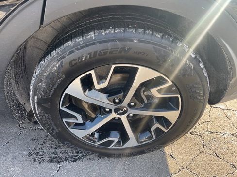 Used 2025 Kia Sportage EX image 9