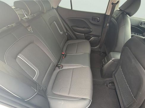 Used 2024 Hyundai Venue Limited FWD image 18