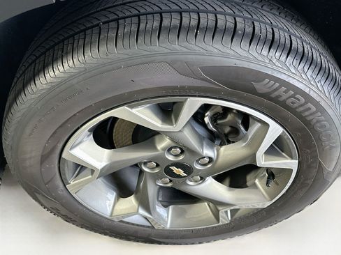 Used 2025 Chevrolet Trax LT FWD image 11
