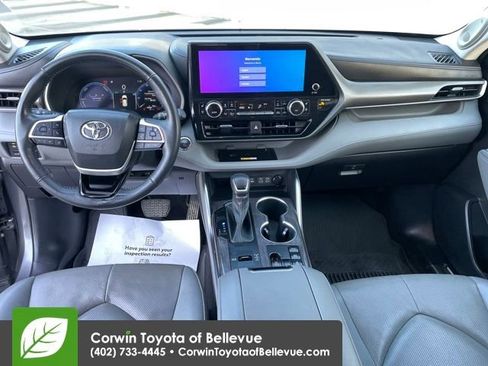 Used 2023 Toyota Highlander Limited image 12