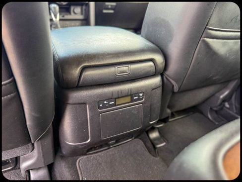 Used 2024 Nissan Armada SL w/ Captain's Chairs Package image 32