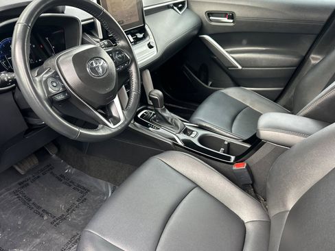 Used 2025 Toyota Corolla Cross XLE image 10