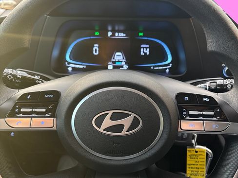 Certified 2024 Hyundai Elantra SE FWD image 9