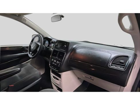 Used 2017 Dodge Grand Caravan SE FWD image 19