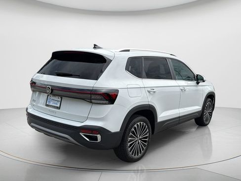 New 2026 Volkswagen Taos SE FWD image 5