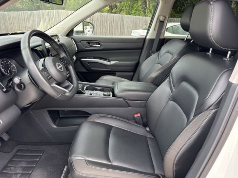 Used 2023 Nissan Pathfinder SL w/ SL Premium Package AWD/4WD image 9